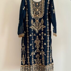 Elegant Emerald and Gold Embroidered Kurta and Pant